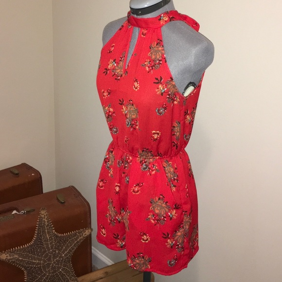Red floral romper. - Picture 4 of 7